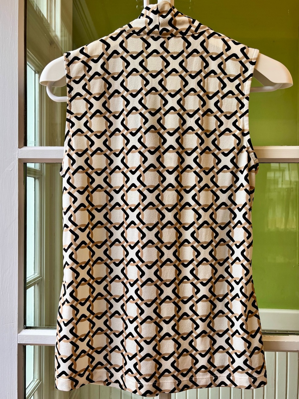 Banana Republic Cream and Black Geometric Twist Neckline Sleeveless Power Top - Picture 2 of 2